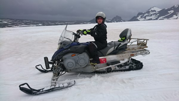 20170915-治療畢業後，重獲新生，開始完成旅遊的夢想，挑戰在冰島騎冰上摩托車。Lydia 提供